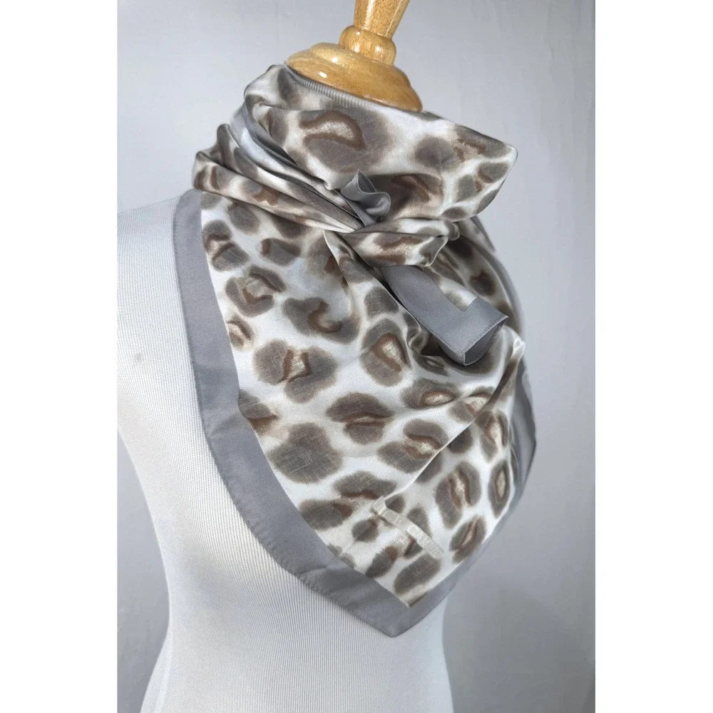 Vince‎ Camuto Scarf Grey White Excellent Animal Print Square Wrap Wildrag 34x35